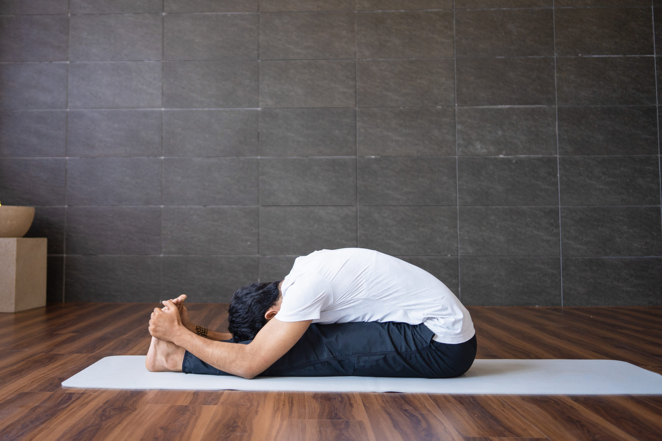 Yoga para Iniciantes: Como começar na prática e Dicas - Blog RodaZen